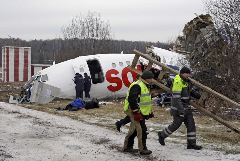 俄客机因故障紧急迫降 造成2死82伤