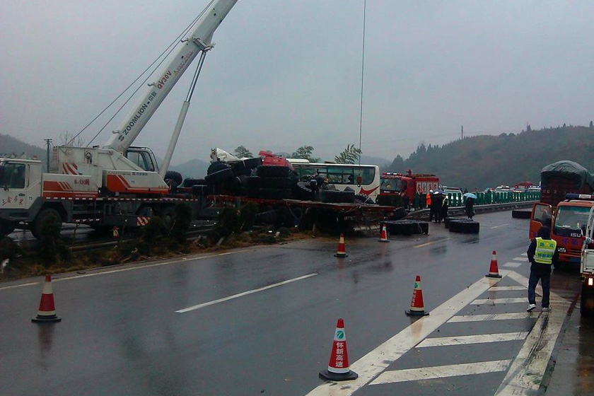 沪昆高速湖南段车祸致13死41伤