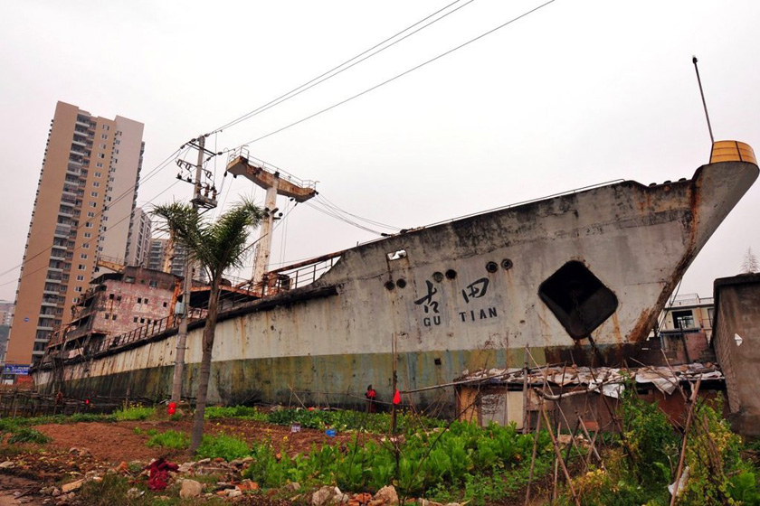全球最大水泥船搁浅30年 或将被拆_图片频道_财新网