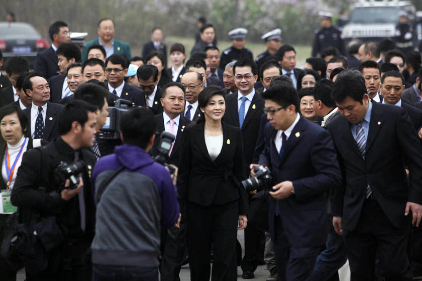 泰国总理英拉在北京种下中泰友谊树