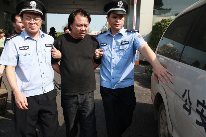 广东一男子欠债潜逃越南被捕归案