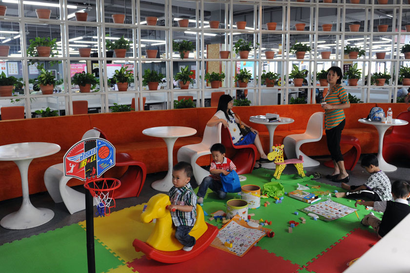 阿里日淘宝网员工带宠物上班