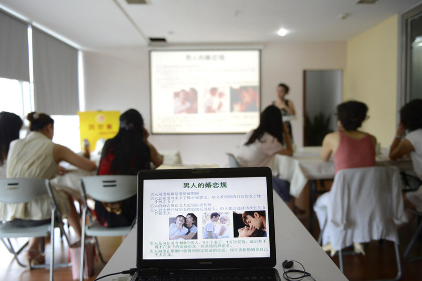 成都12女子花费万元参加"嫁豪门"培训班