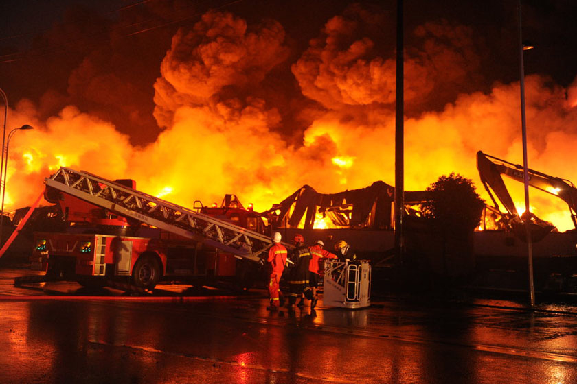 长沙旺旺食品厂发生大火