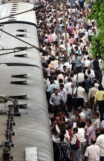 印度大停电致首都交通瘫痪