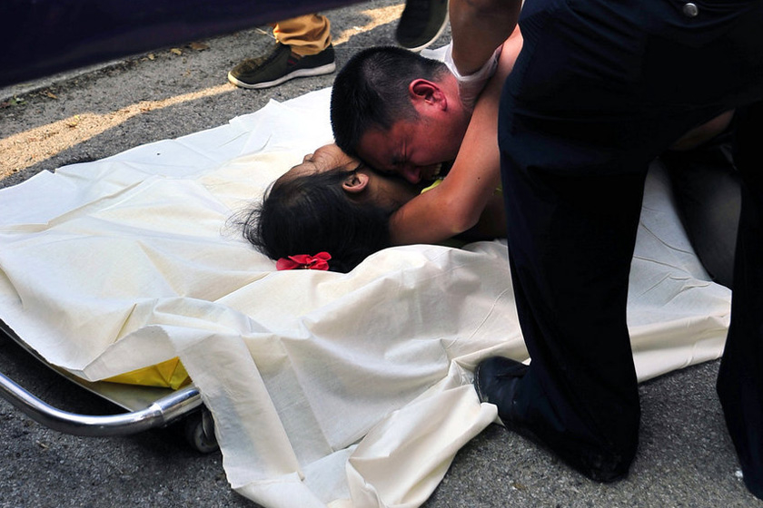浙江温岭,来自四川与父母团聚的的两个10岁不到的小女孩,不慎溺亡在该