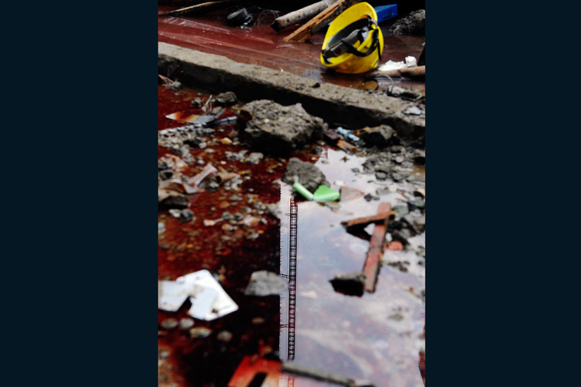 武汉一工地载人升降机坠落造成19人死亡