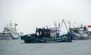 台湾渔船及巡逻船驶入钓鱼岛海域