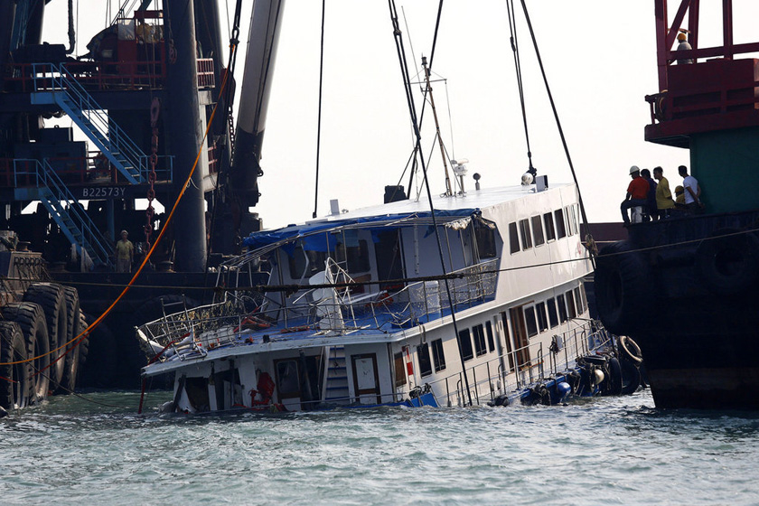香港僧人为撞船事故遇难者超度