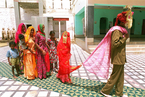 揭秘印度童婚陋习 娃娃新娘三岁出嫁