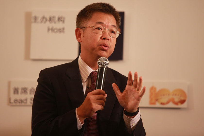 11月16日，北京大学国家发展研究院教授黄益平讲话。  王攀/财新记者_财新辩论：再救债务危机
