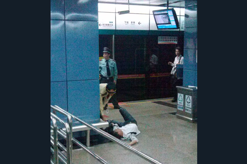 广州地铁车厢起火花 乘客从隧道摸黑逃生