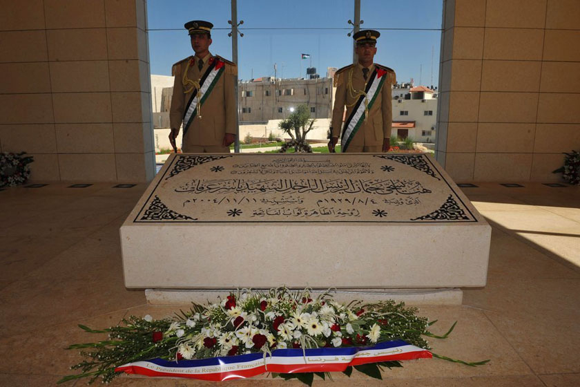 巴勒斯坦为阿拉法特开棺验尸