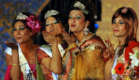 2010年2月21日，印度孟买，印度变性人“超级女王”选美比赛。  INDRANIL MUKHERJEE/东方IC