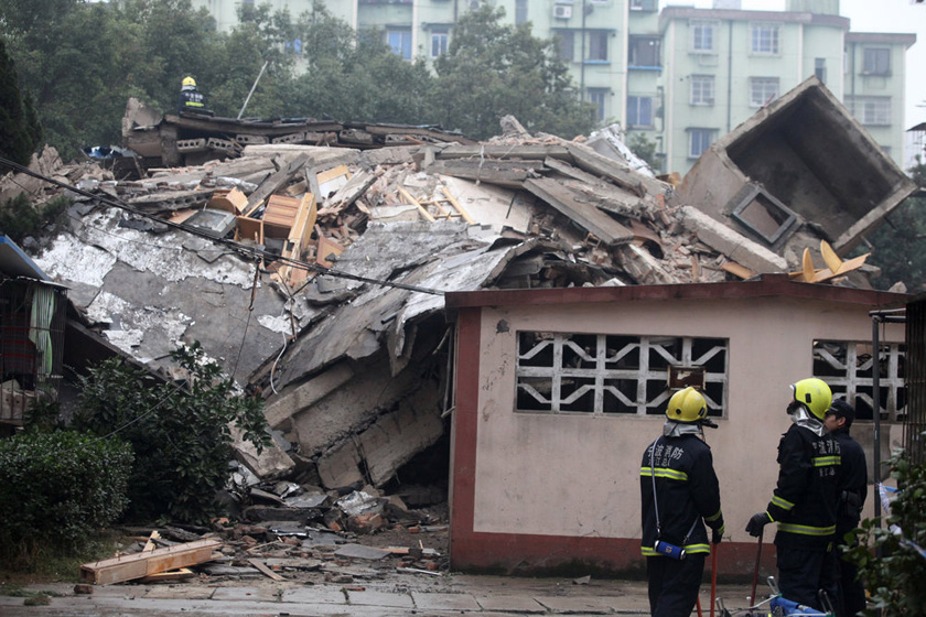 浙江宁波六层居民楼倒塌 已致一人死亡