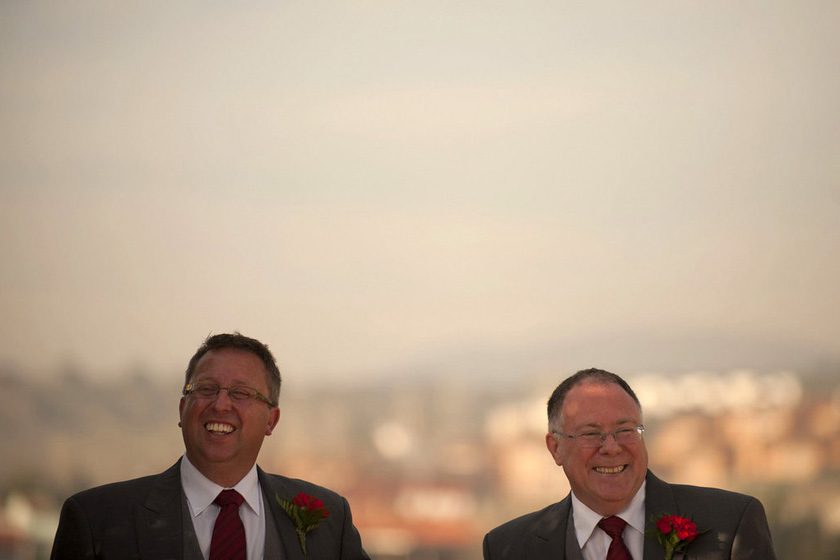 澳大利亚同性恋部长与伴侣在西班牙结婚