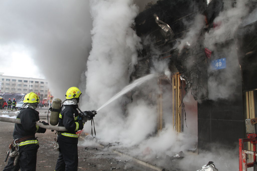 哈尔滨一家商场发生火灾