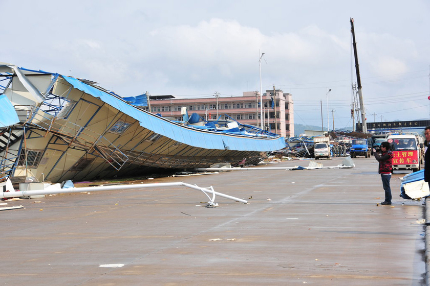 湖南永州道县遭遇龙卷风