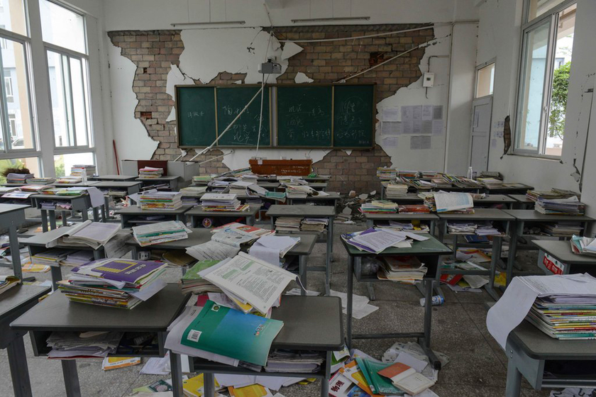 雅安地震中受损学校