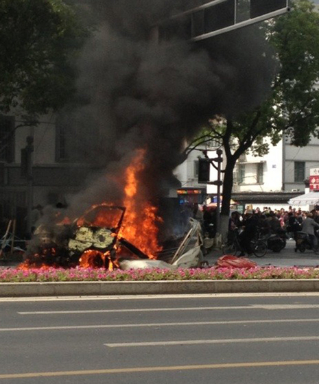 苏州一运送氢气瓶面包车爆炸