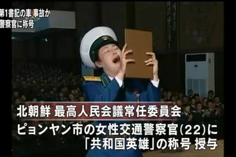 5月9日，颁奖现场，该女警嚎啕大哭。