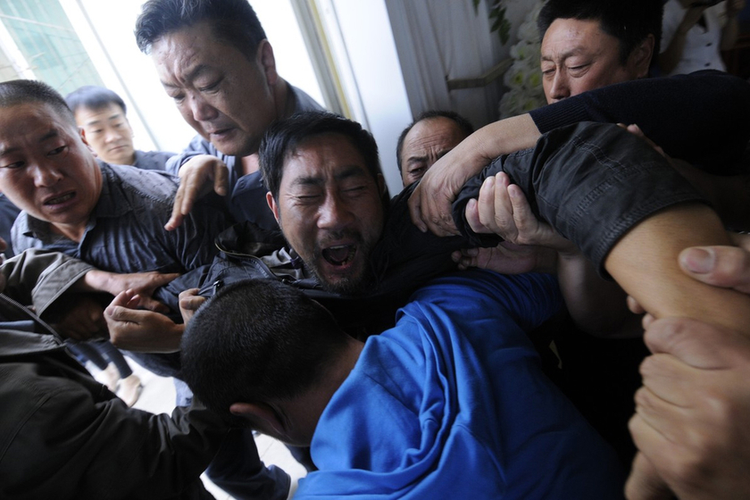 济南8岁女童被奸杀下葬
