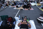 泰国示威者占领政府部门 要求英拉下台（更新）