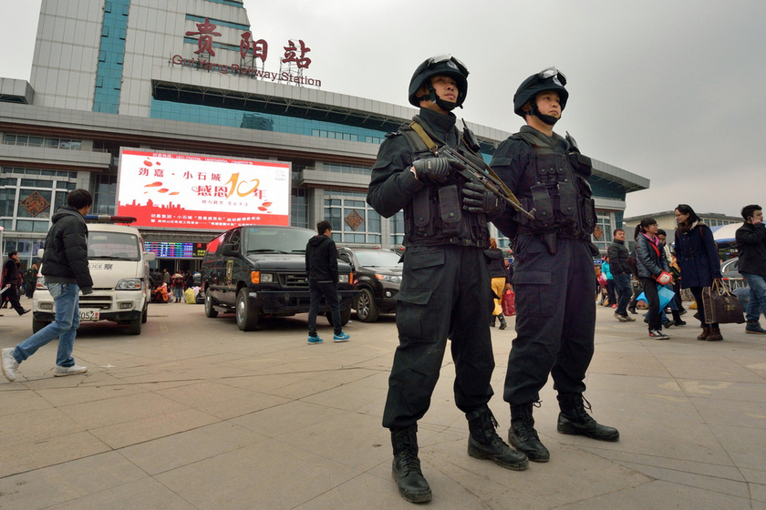 昆明火车站恐袭后 多地火车站加强安保