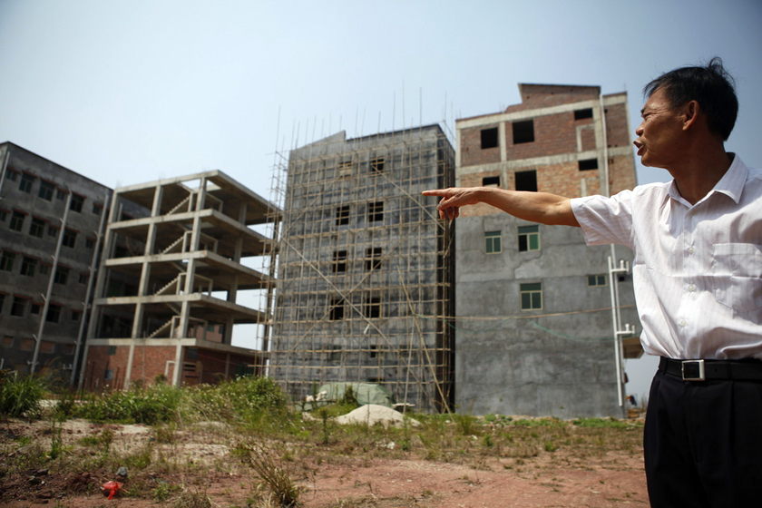 广东一村干部拎12万赃款自首5月未果