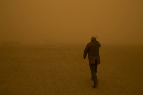 2014年4月23日,受西伯利亚寒流影响,敦煌再次扬起沙尘暴,气温下降6-10