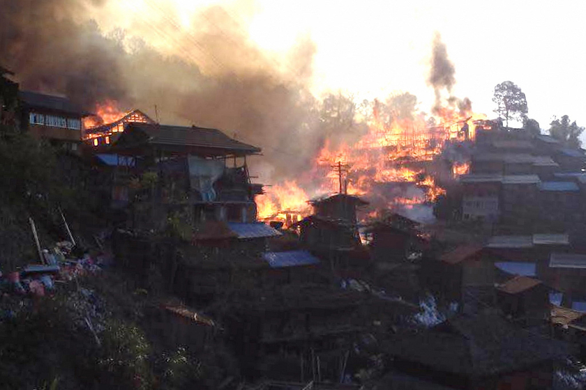  贵州 一 苗寨发生火灾  60余栋民房被毁_图片频道