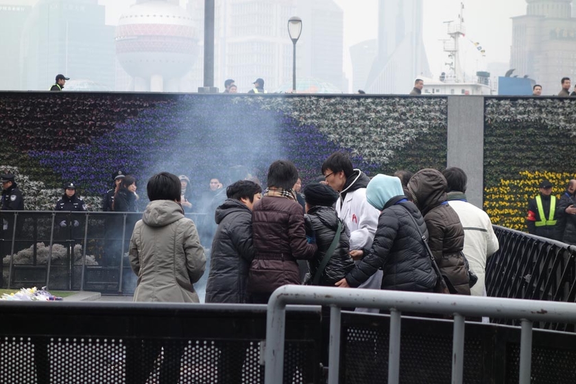 {上海外滩踩踏事件作文}.