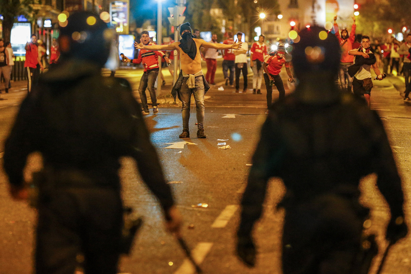 葡萄牙本菲卡足球队庆祝夺冠引发骚乱