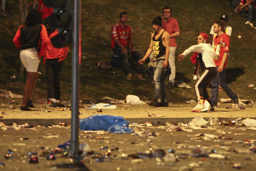 葡萄牙本菲卡足球队庆祝夺冠引发骚乱