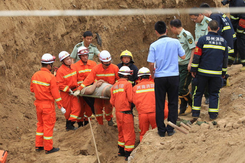 郑州一工地发生坍塌 3人遇难1人生还