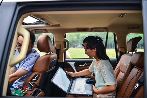 国内首辆脑控汽车测试