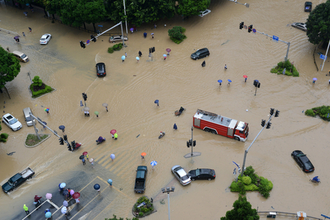 台风"苏迪罗"来袭 沿海多地内涝