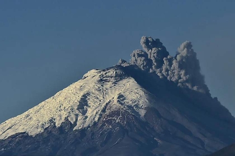 当地时间2015年8月18日,厄瓜多尔首都基多,科多帕希火山喷发,近325000