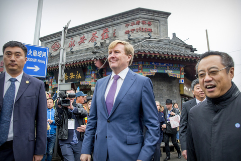 荷兰国王访华 参观北京大栅栏