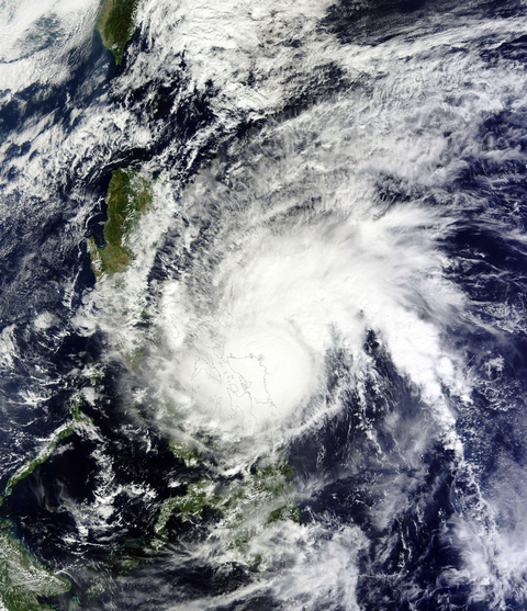 台风茉莉来袭 菲律宾超70万人逃离家园