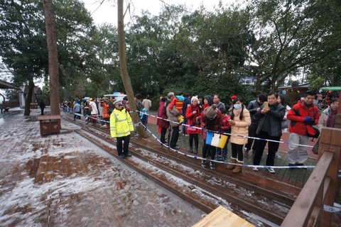 据介绍，历史上南宁曾在1955年、1975年、1980年、1983年出现过4次霰或冰粒的现象。而在2016年的1月24日凌晨，南宁多地区出现雨雪天气，最低气温降至1至3℃。 东方IC