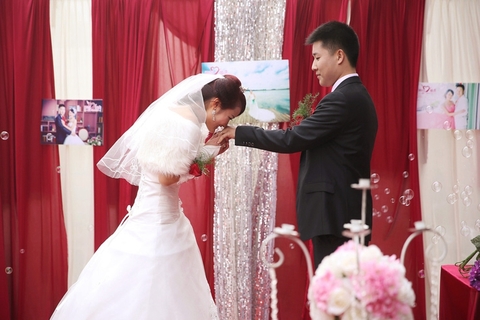 村的90后小伙丁培东结婚,6台徐工平地机震撼"登场",充当婚车,迎接新娘