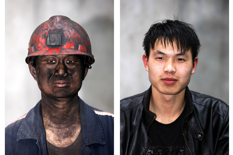 煤矿工人洗澡前后的图片拼接在一起,一左一右,黑白分明"黑脸包公"