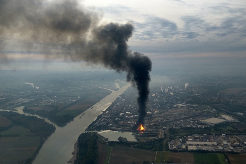 德国化工巨头巴斯夫厂区爆炸 已致两人死亡