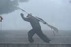 中国多地雾霾爆表 市民“用生命在锻炼”