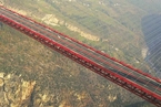 世界第一高桥建成通车 距江面高差565米