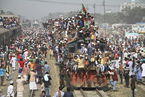 孟加拉国穆斯林结束集会 挤火车再现“开挂”神技