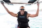 奥巴马卸任后海岛度假 加勒比海中冲浪