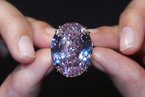 60克拉绝美粉钻“粉红之星”将拍卖 估价超4亿元