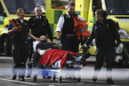 英国议会大厦外发生恐袭 已致4人死亡40人受伤